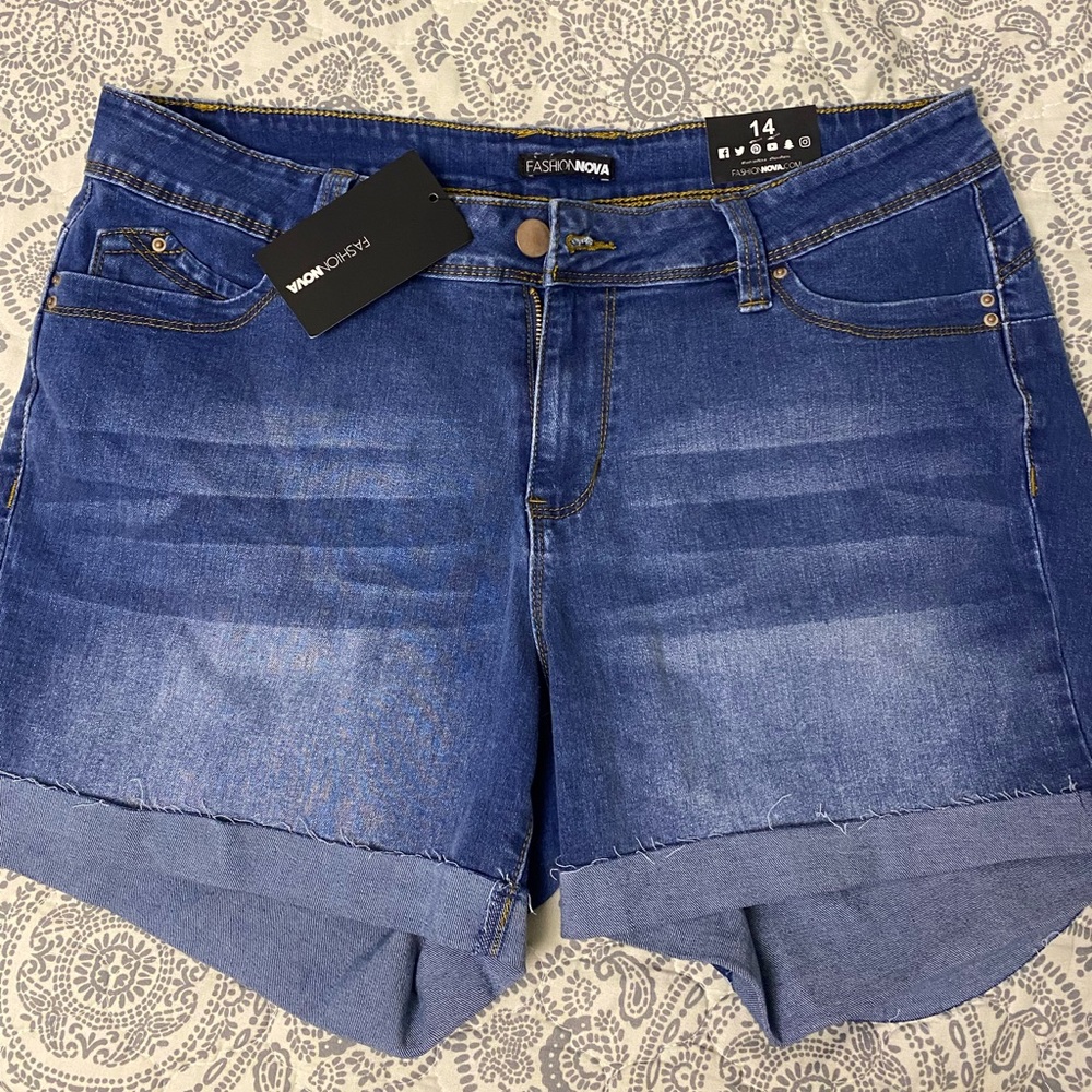 Fashion Nova Cuffed Shorts - Picture 6 of 9